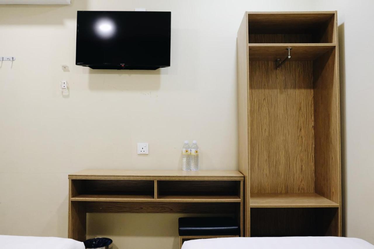 Era Plus Hotel Seri Kembangan Exterior foto